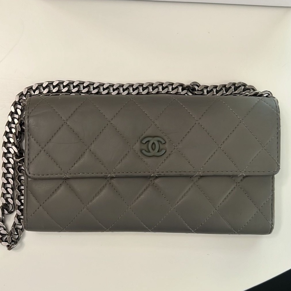Authentic RARE Chanel Quilted Wallet Gray Matte CoCo with Added chain - Picture 3 of 10